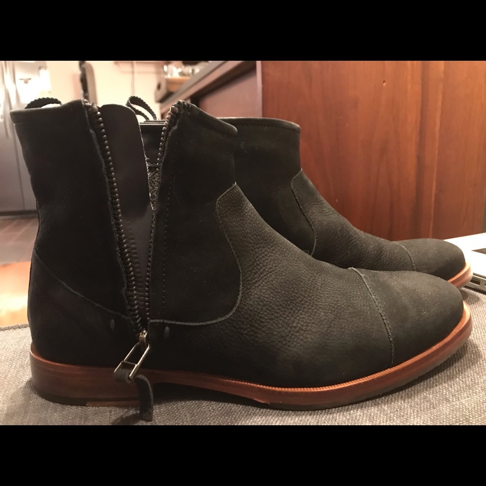 Like new J Shoes chukka/Chelsea boots, size 8.5